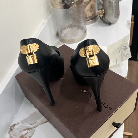 Louis Vuitton Heels - Picture 2 of 5